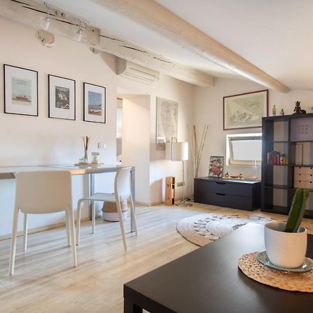 Stunning Top Floor Flat In The Heart Of Verona Exteriör bild