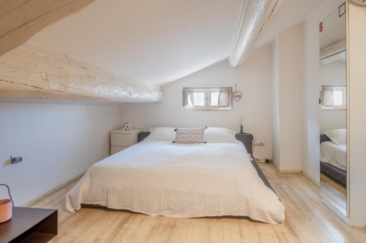 Stunning Top Floor Flat In The Heart Of Verona Exteriör bild