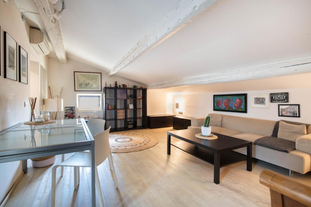 Stunning Top Floor Flat In The Heart Of Verona Exteriör bild